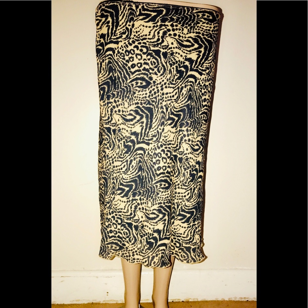 XOXO tan and black pattern skirt. - Picture 3 of 4